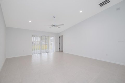 House in Palm Coast, Florida 3 bedrooms, 145.58 sq.m. № 2348000 - photo 15