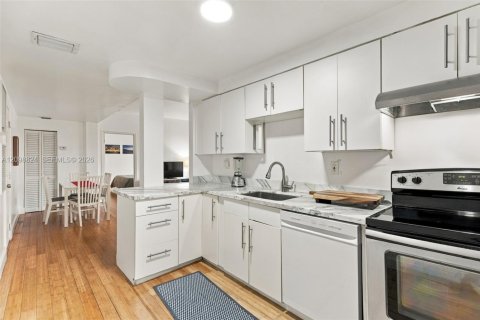 Copropriété à louer à Miami Beach, Floride: 1 chambre, 50.17 m2 № 2397646 - photo 14