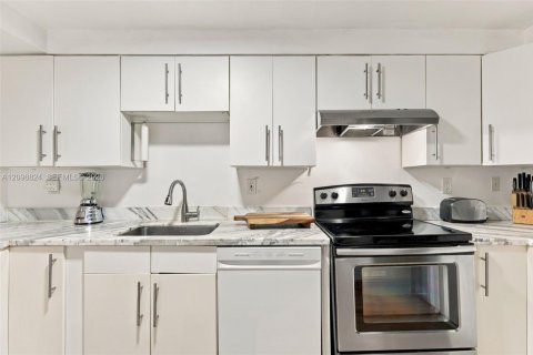 Copropriété à louer à Miami Beach, Floride: 1 chambre, 50.17 m2 № 2397646 - photo 13