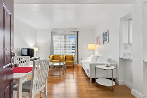 Copropriété à louer à Miami Beach, Floride: 1 chambre, 50.17 m2 № 2397646 - photo 4