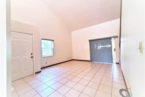 Touwnhouse à louer à Clermont, Floride: 2 chambres, 115.2 m2 № 2432699 - photo 3