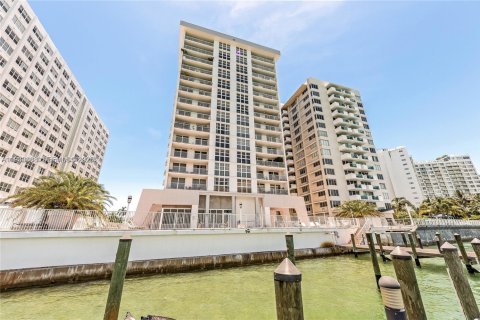 Снять в аренду кондоминиум в Майами-Бич, Флорида 1 спальня, 69.68м2, № 1992531 - фото 19