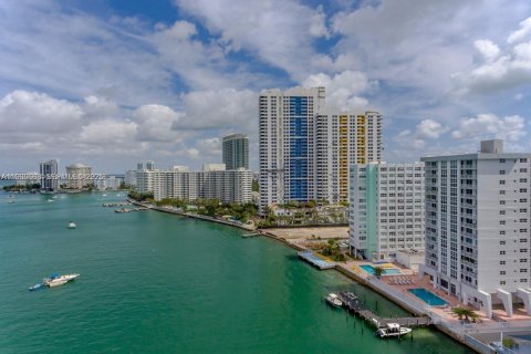 Снять в аренду кондоминиум в Майами-Бич, Флорида 1 спальня, 69.68м2, № 1992531 - фото 25