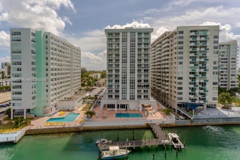 Снять в аренду кондоминиум в Майами-Бич, Флорида 1 спальня, 69.68м2, № 1992531 - фото 23