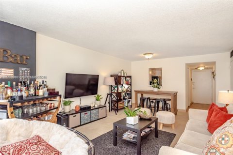 Снять в аренду кондоминиум в Майами-Бич, Флорида 1 спальня, 69.68м2, № 1992531 - фото 3