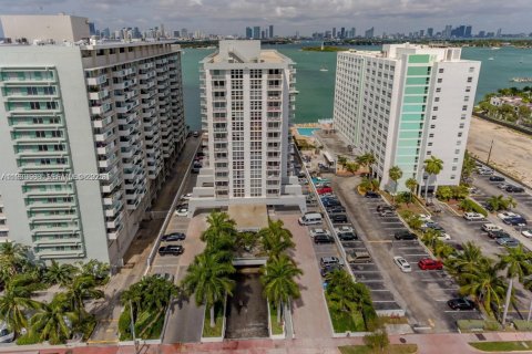 Снять в аренду кондоминиум в Майами-Бич, Флорида 1 спальня, 69.68м2, № 1992531 - фото 24