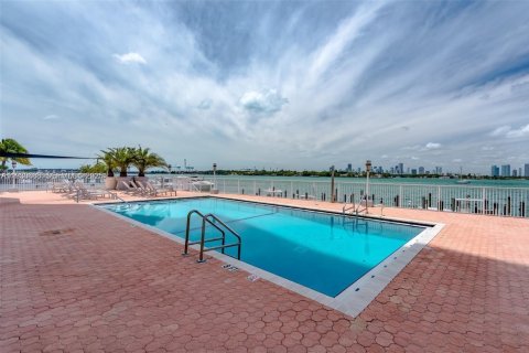 Снять в аренду кондоминиум в Майами-Бич, Флорида 1 спальня, 69.68м2, № 1992531 - фото 21