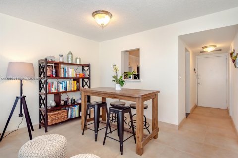 Снять в аренду кондоминиум в Майами-Бич, Флорида 1 спальня, 69.68м2, № 1992531 - фото 9