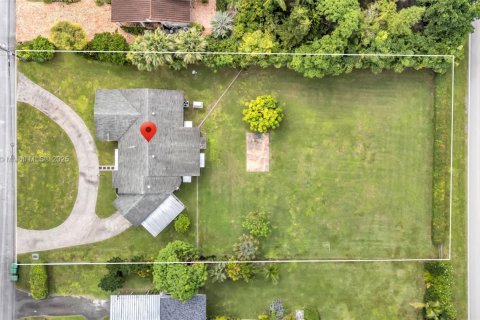 House in Miami, Florida 3 bedrooms, 151.15 sq.m. № 1950518 - photo 11