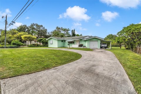 House in Miami, Florida 3 bedrooms, 151.15 sq.m. № 1950518 - photo 6