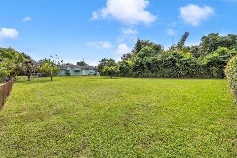 House in Miami, Florida 3 bedrooms, 151.15 sq.m. № 1950518 - photo 18