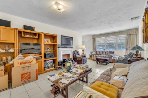 House in Miami, Florida 3 bedrooms, 151.15 sq.m. № 1950518 - photo 14
