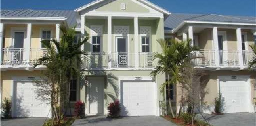 Таунхаус в Дорал, Флорида 3 спальни, 185.9м2 № 1983080