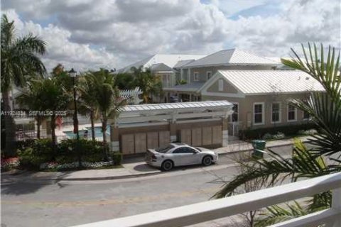 Снять в аренду таунхаус в Дорал, Флорида 3 спальни, 185.9м2, № 1983080 - фото 20