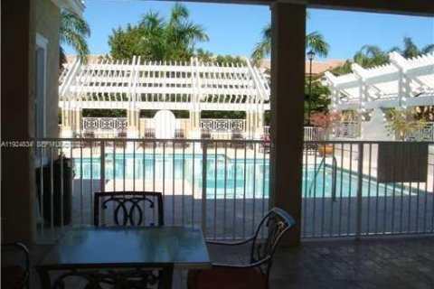 Снять в аренду таунхаус в Дорал, Флорида 3 спальни, 185.9м2, № 1983080 - фото 21