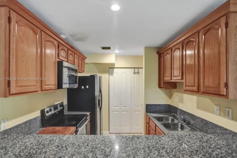 Propiedad comercial en venta en Oakland Park, Florida, 555.93 m2 № 1957786 - foto 8