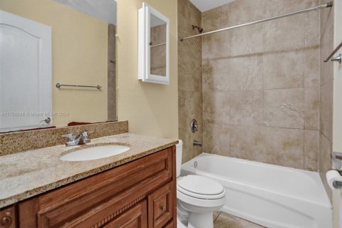 Propiedad comercial en venta en Oakland Park, Florida, 555.93 m2 № 1957786 - foto 21