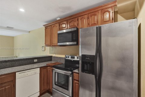 Propiedad comercial en venta en Oakland Park, Florida, 555.93 m2 № 1957786 - foto 6