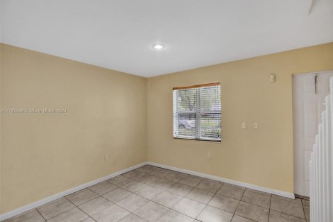 Propiedad comercial en venta en Oakland Park, Florida, 555.93 m2 № 1957786 - foto 16