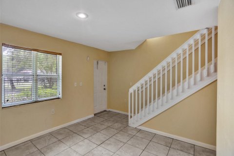 Propiedad comercial en venta en Oakland Park, Florida, 555.93 m2 № 1957786 - foto 3