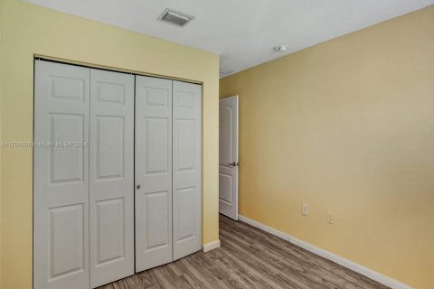 Propiedad comercial en venta en Oakland Park, Florida, 555.93 m2 № 1957786 - foto 19