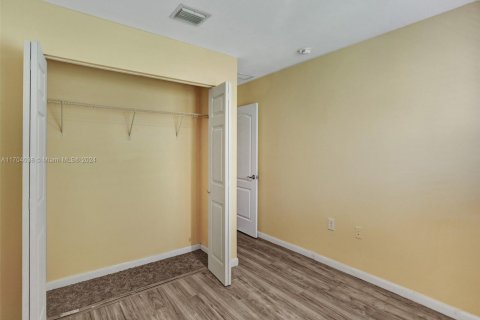 Propiedad comercial en venta en Oakland Park, Florida, 555.93 m2 № 1957786 - foto 13