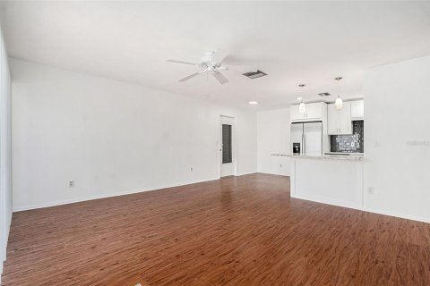 Villa ou maison à vendre à Palm Harbor, Floride: 2 chambres, 92.9 m2 № 1837395 - photo 5