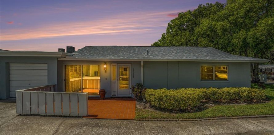 Villa ou maison à Palm Harbor, Floride 2 chambres, 92.9 m2 № 1837395