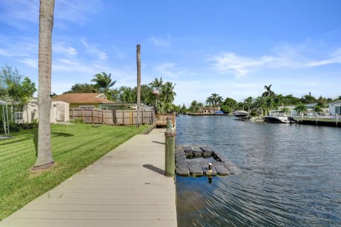 Villa ou maison à vendre à Hollywood, Floride: 3 chambres, 121.14 m2 № 2413294 - photo 3