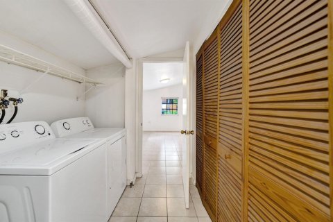 Villa ou maison à vendre à Hollywood, Floride: 3 chambres, 121.14 m2 № 2413294 - photo 22