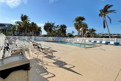 Condo in Placida, Florida, 2 bedrooms  № 1563027 - photo 9