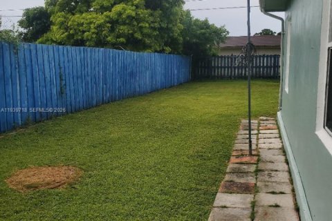 Casa en venta en Homestead, Florida, 4 dormitorios, 121.61 m2 № 1997041 - foto 19