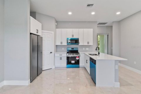 Casa en venta en Port Charlotte, Florida, 3 dormitorios, 168.15 m2 № 2218478 - foto 2
