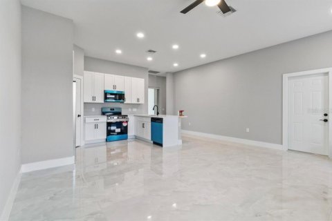 Casa en venta en Port Charlotte, Florida, 3 dormitorios, 168.15 m2 № 2218478 - foto 11