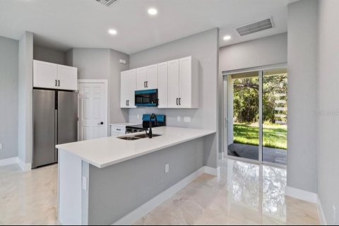 Casa en venta en Port Charlotte, Florida, 3 dormitorios, 168.15 m2 № 2218478 - foto 3