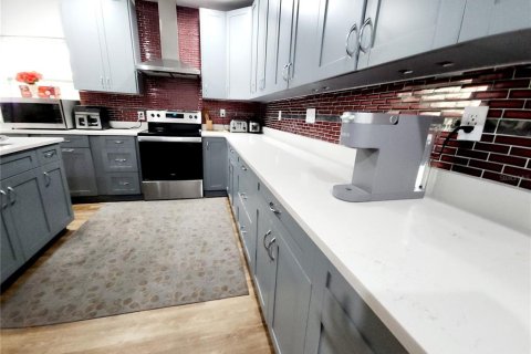 Купить виллу или дом в Клируотер, Флорида 10 комнат, 213.49м2, № 1900198 - фото 2
