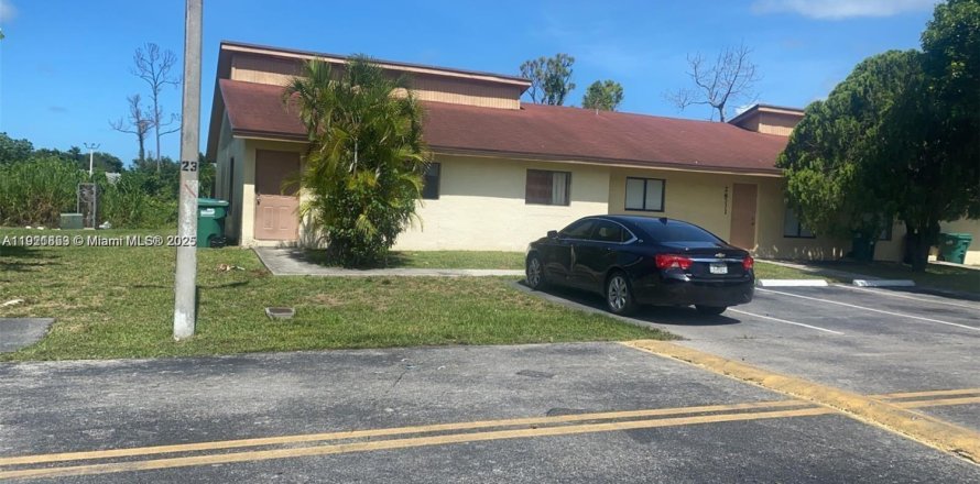 Adosado en Homestead, Florida 3 dormitorios, 89.56 m2 № 1975772