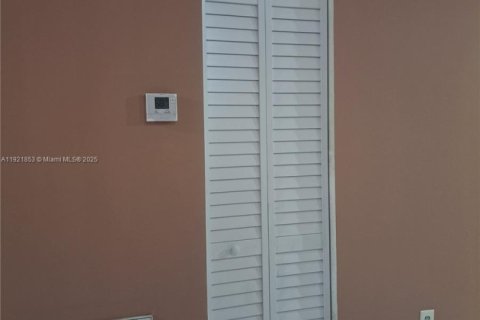 Adosado en venta en Homestead, Florida, 3 dormitorios, 89.56 m2 № 1975772 - foto 5