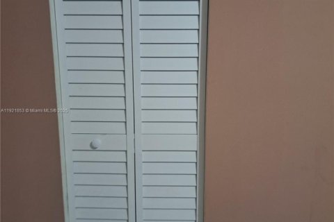 Adosado en venta en Homestead, Florida, 3 dormitorios, 89.56 m2 № 1975772 - foto 14