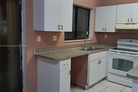 Adosado en venta en Homestead, Florida, 3 dormitorios, 89.56 m2 № 1975772 - foto 11