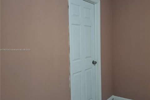 Adosado en venta en Homestead, Florida, 3 dormitorios, 89.56 m2 № 1975772 - foto 2