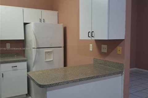 Adosado en venta en Homestead, Florida, 3 dormitorios, 89.56 m2 № 1975772 - foto 9