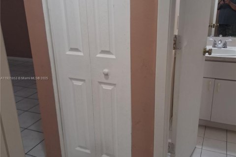 Adosado en venta en Homestead, Florida, 3 dormitorios, 89.56 m2 № 1975772 - foto 12