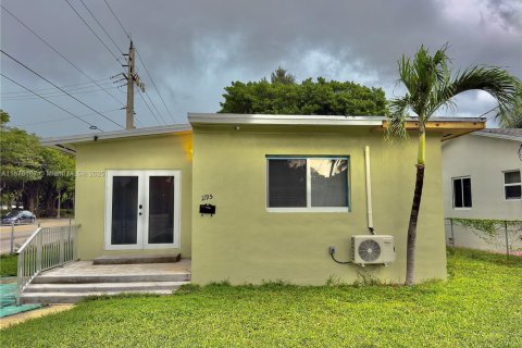 Villa ou maison à vendre à Miami, Floride: 3 chambres, 99.68 m2 № 1924081 - photo 2