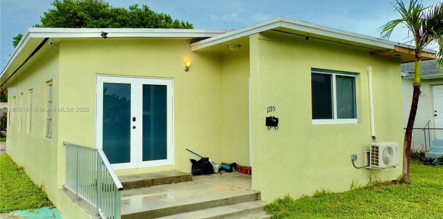 Villa ou maison à Miami, Floride 3 chambres, 99.68 m2 № 1924081