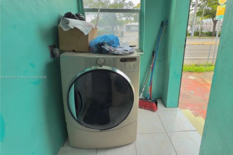 Villa ou maison à vendre à Miami, Floride: 3 chambres, 99.68 m2 № 1924081 - photo 13