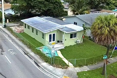 Villa ou maison à vendre à Miami, Floride: 3 chambres, 99.68 m2 № 1924081 - photo 18