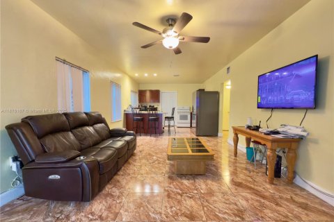 Villa ou maison à vendre à Miami, Floride: 3 chambres, 99.68 m2 № 1924081 - photo 3