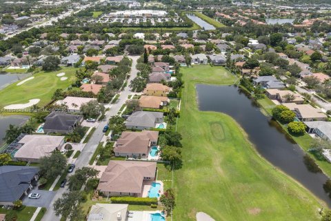 House in Davie, Florida 4 bedrooms, 276.2 sq.m. № 1882363 - photo 3