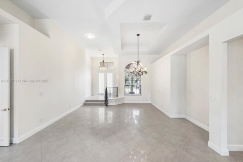 House in Davie, Florida 4 bedrooms, 276.2 sq.m. № 1882363 - photo 20